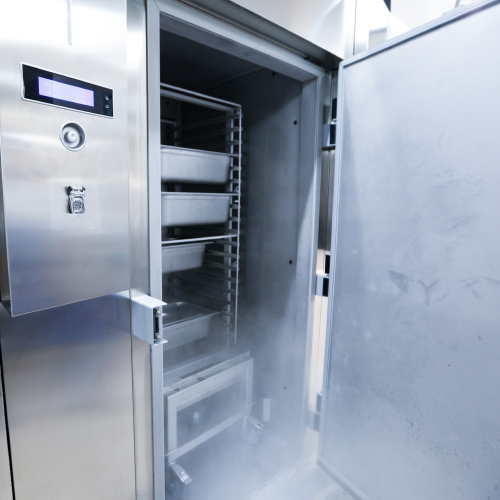 Промышленный холодильник не морозит